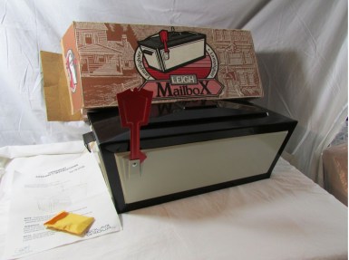 Vintage-Leigh-Lamplighter-Mailbox-modbox